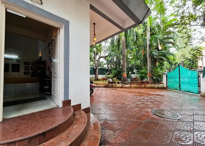 Lifespace- Twin Bungalow With Pods, Bunks, Private Rooms, Cowork & CafeHostel